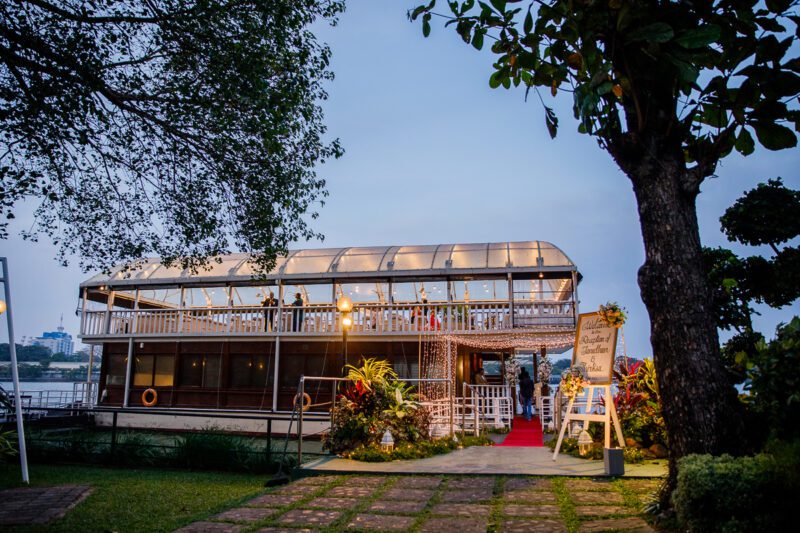 Cinnamon Lakeside wedding