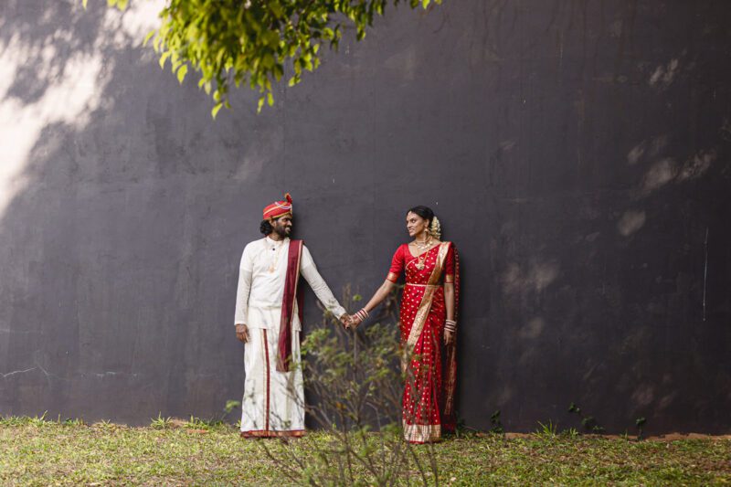 Kobe and Ramya in traditional attire at Nallur Kandasamy Kovil, one of Jaffna’s most sacred Hindu temples. Spiritual and vibrant portraits by Banu Photography.